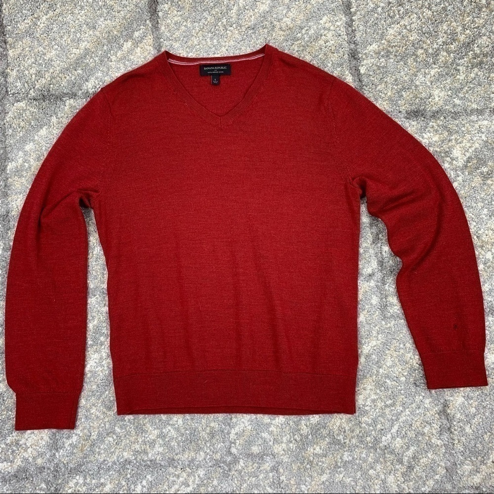 BANANA REPUBLIC Women 100% Merino Wool Thin knit Sweater RED V- Neck L